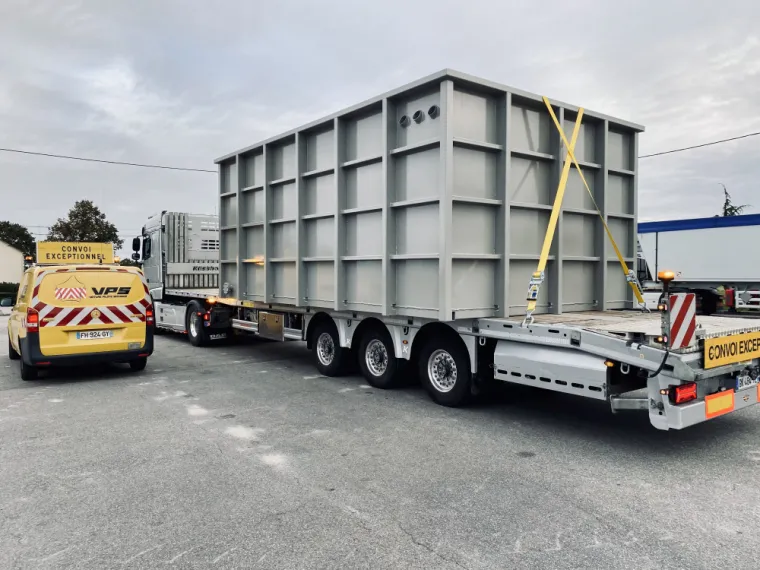 Transport d'une cuve hors gabarit à Saint-Nazaire , Rouen, ELTS – Étienne Leloup Transport Spéciaux