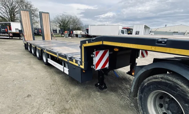 Porte engin surbaissé extensible, Rouen, ELTS – Étienne Leloup Transports Spéciaux